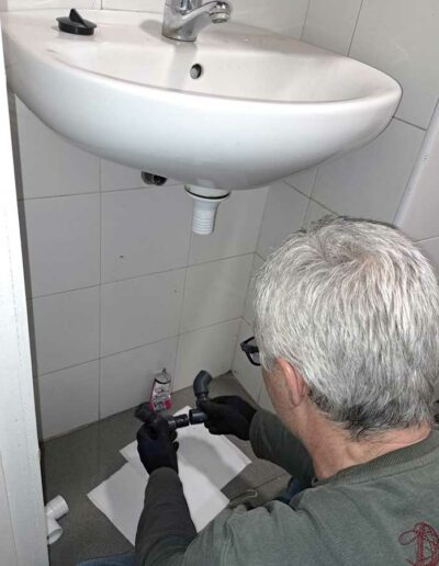 Reparació de desguàs de lavabo